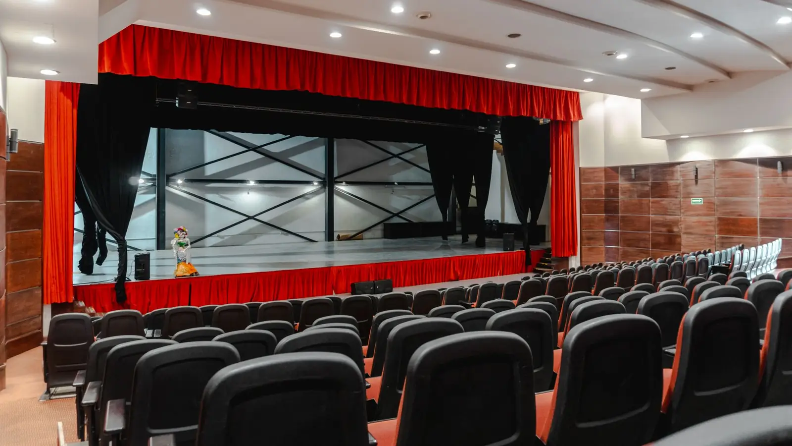 Theater & Unterhaltung